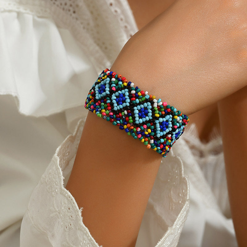 Pulsera bohemia tejida a mano