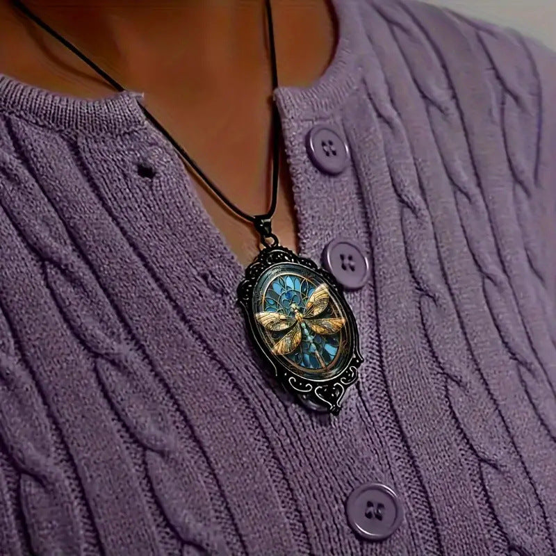 Collar vintage con colgante de libélula