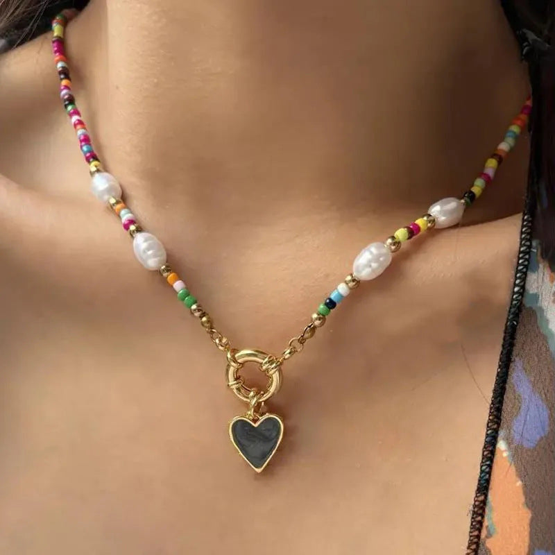 Collar bohemio con cuentas coloridas