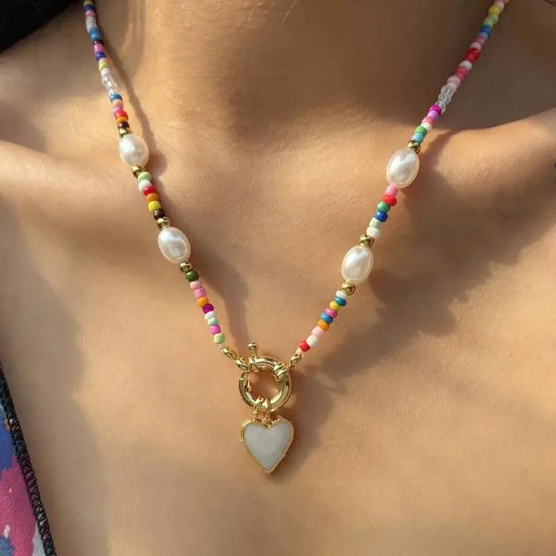 Collar bohemio con cuentas coloridas